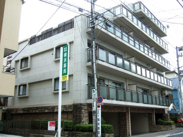 Local appearance photo. Local (11 May 2013) Shooting