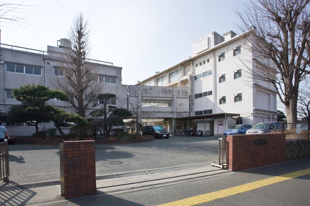 Junior high school. 710m to Yokohama Municipal Seya junior high school