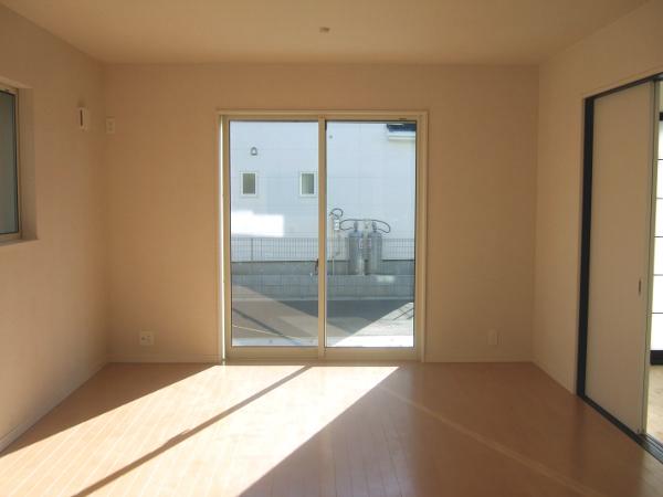 Living. Local (12 May 2013) Shooting 1 Building