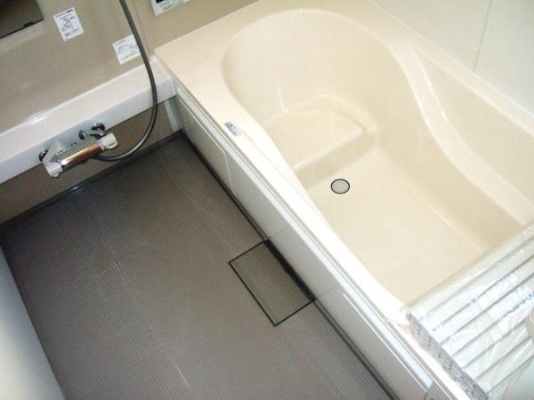 Bathroom. Local (12 May 2013) Shooting Building 3