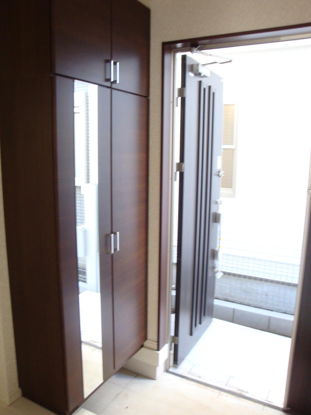 Entrance. Building 2 Local (December 5, 2013) Shooting