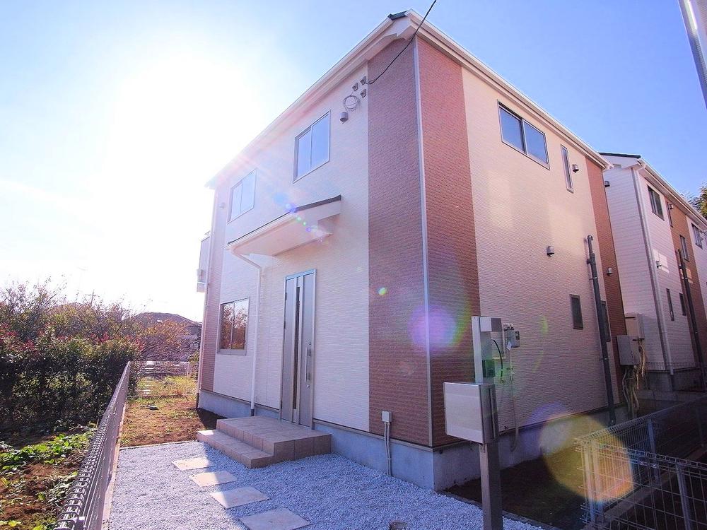 Local appearance photo. Roads and location with no height difference is it is easy to attractive life! Local (11 May 2013) Shooting