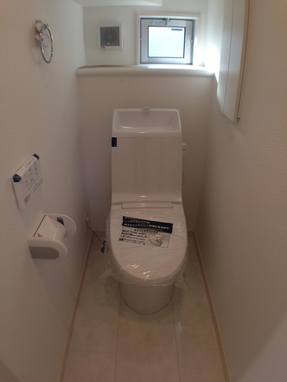 Toilet. Indoor (11 May 2013) Shooting