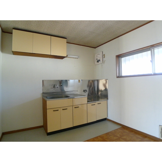 Kitchen. There is a shelf to the top, Easy-to-use good kitchen. 