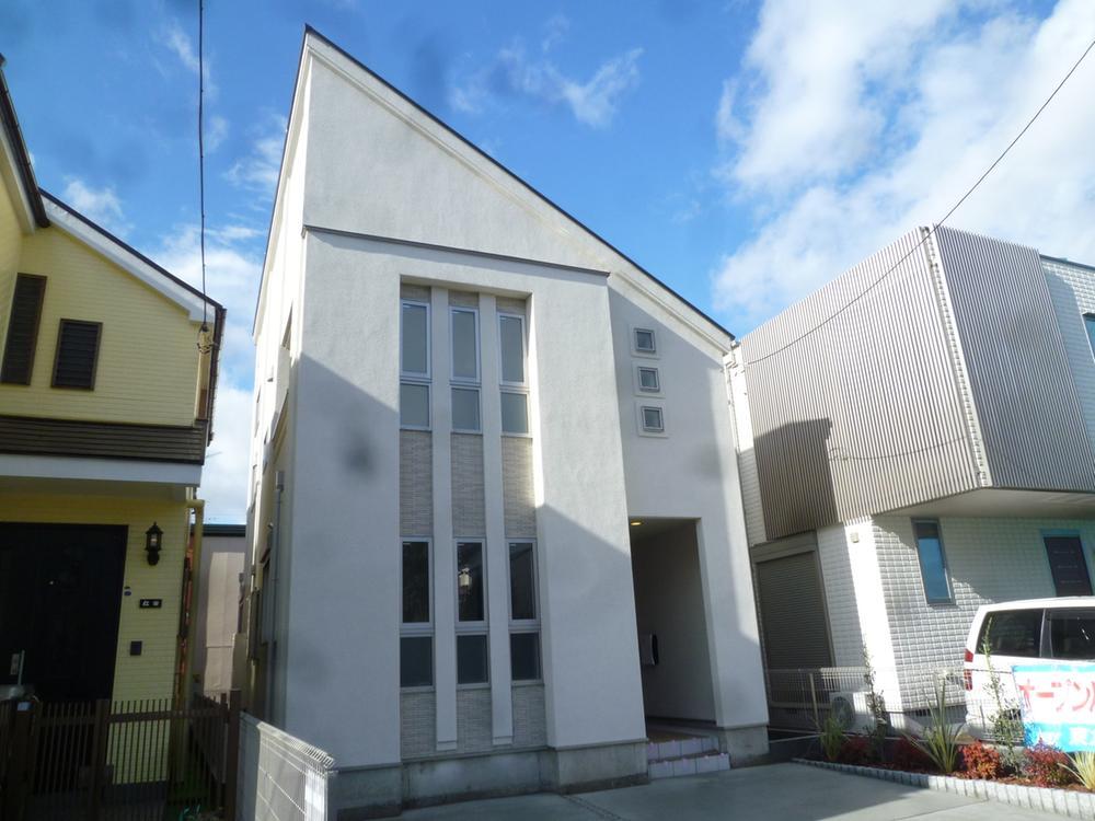 Local appearance photo. Local (12 May 2013) Shooting