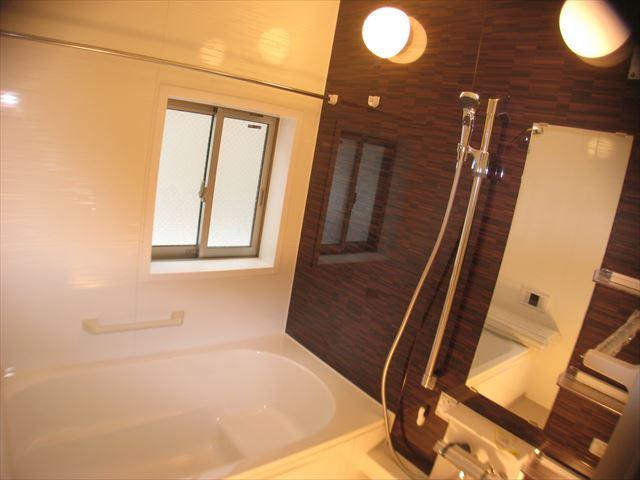 Bathroom. Add cooking course, With ventilation drying function! Round bus can also sitz bath!
