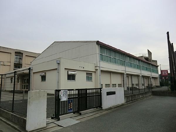 Junior high school. 850m to Yokohama Municipal Shimoseya junior high school