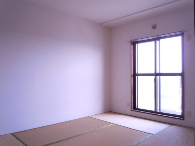 Living and room. I think you calm and still tatami there is one room