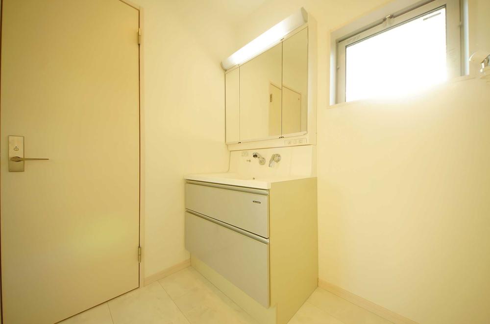 Wash basin, toilet. Indoor (11 May 2013) Shooting, Storage is abundant vanity.