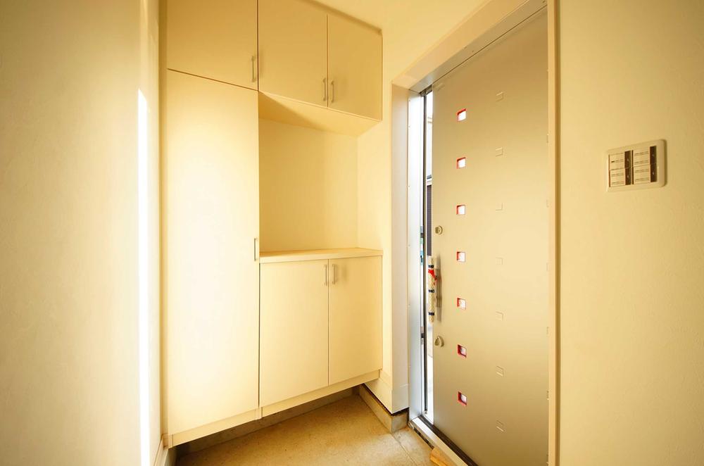 Other introspection. Indoor (11 May 2013) Shooting, Is the entrance hall of the atmosphere of white was the keynote goods.