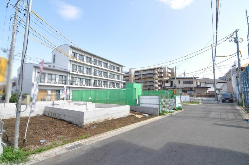 Local photos, including front road. Local photos, including the front road