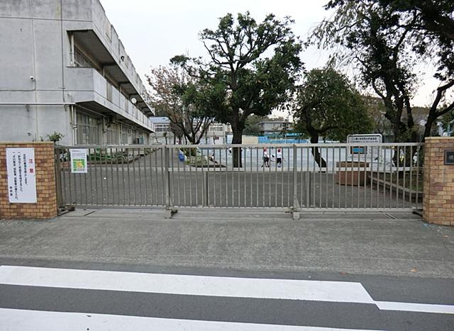 Primary school. Yokohama Municipal two Bridge 1000m up to elementary school