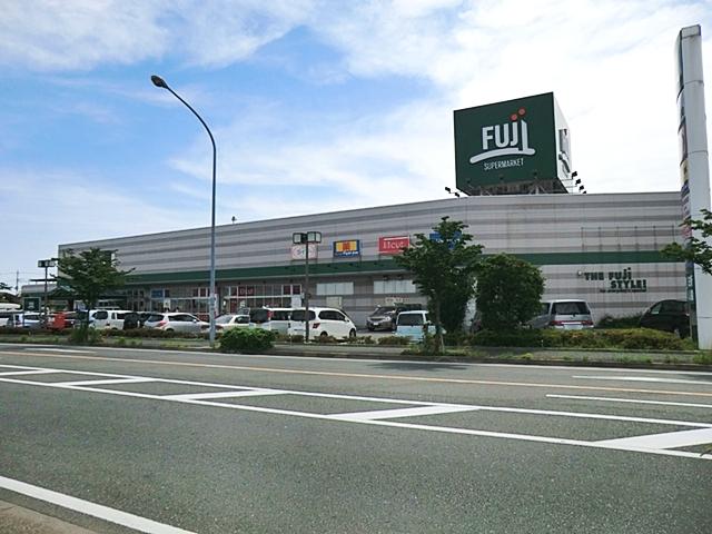 Supermarket. 560m to FUJI Super  7 min walk