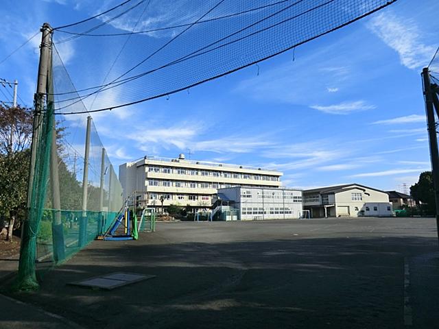 Primary school. 815m to Yokohama Municipal Mitsuzakai Elementary School