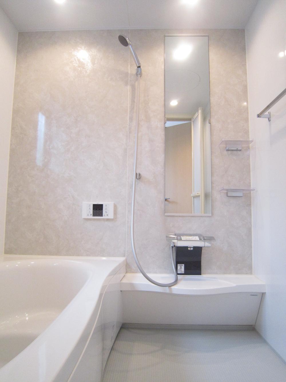 Bathroom. Spacious bathtub