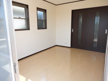 Living and room. There are two Kaikaku room bay window