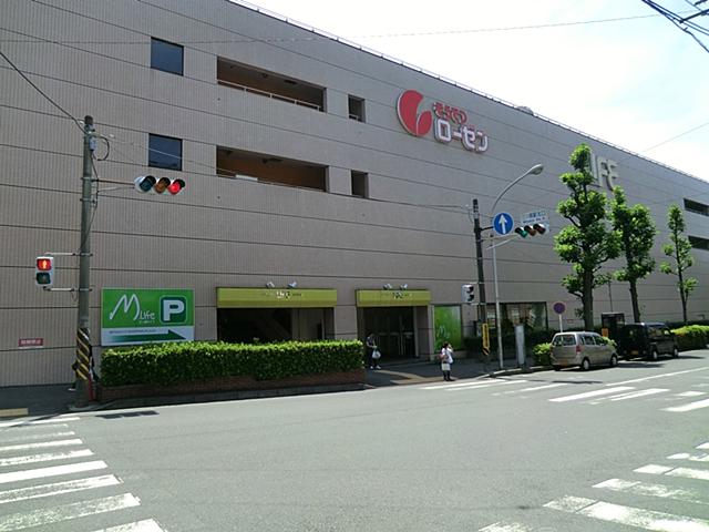 Supermarket. Is a super in the 400m station in the building until the Sotetsu Rosen Mitsuzakai shop