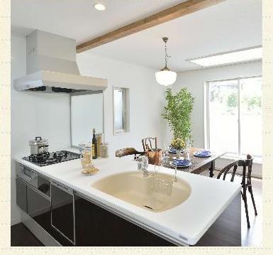 Other Equipment. Emphasis in the same specification photo) performance and design both. Counter sink integrated artificial marble. Stove is a three-necked glass top. A flat-screen range off food. Water purification function with faucet.