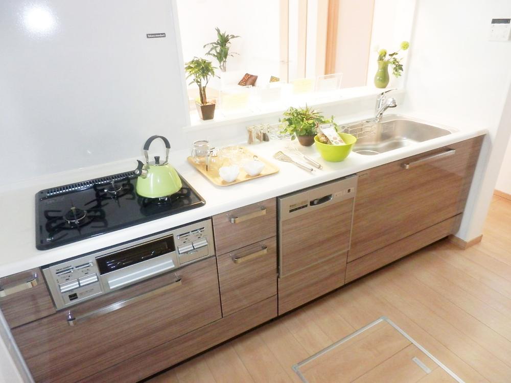Same specifications photo (kitchen). The kitchen is in a face-to-face, It is dishwasher Chi water purifier built-in hand shower faucet! Because the glass coat top stove, Cleaning also Easy! (The company specification example)