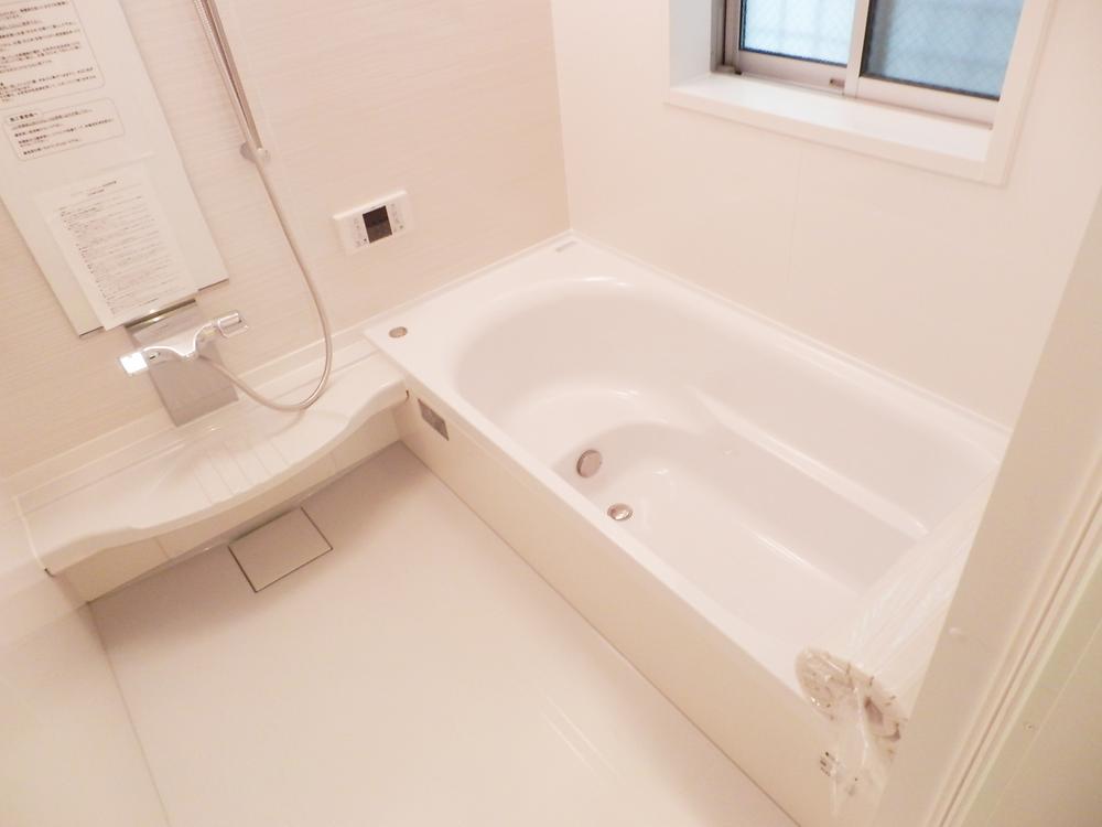 Same specifications photo (bathroom). The bathrooms are spacious! You can relax and heal the fatigue of the day (the company specification example)