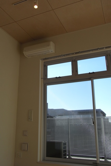 Living and room. Ceiling and tall windows with a view of the blue sky of Shinabenia