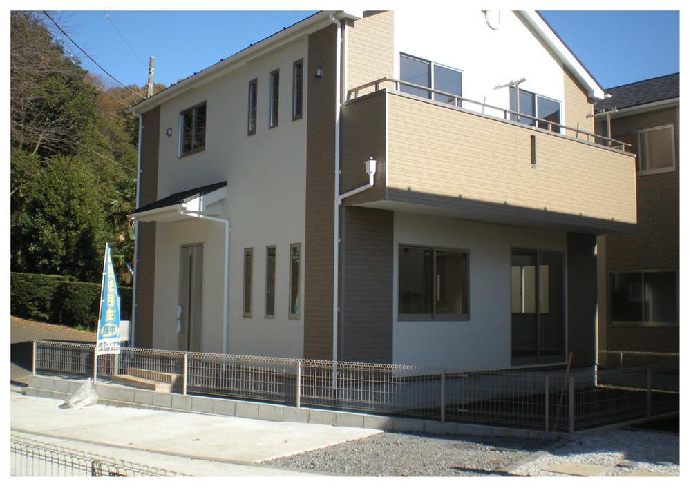 Local appearance photo. Sunny garden new homes! Local (12 May 2012) shooting