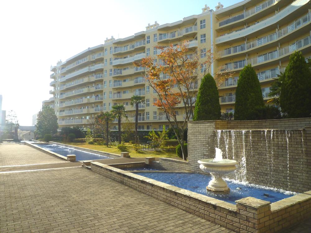 Local appearance photo. Local landscape as seen from the fountain side