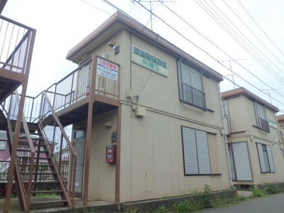 Entrance. Sekisui Heim Construction Quiet living environment