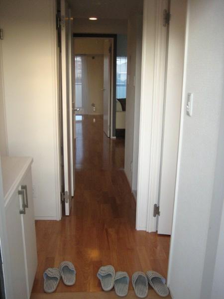 Entrance. Local (September 2013) Shooting