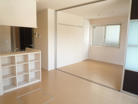 Living and room. Spacious feeling up if you open the sliding door ☆ 