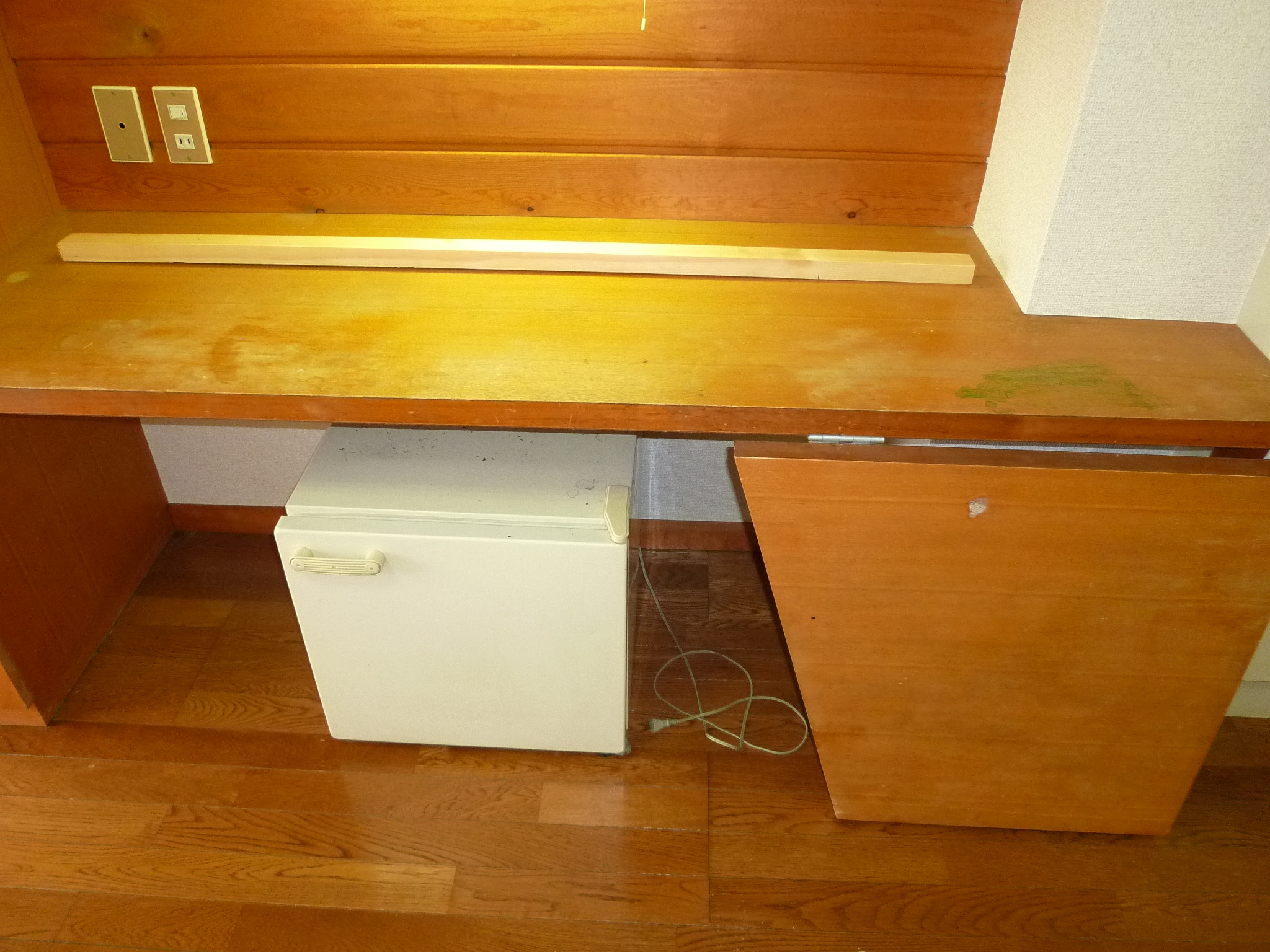 Other Equipment. Folding Desk
