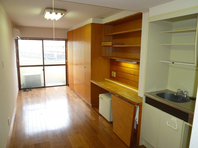 Living and room. A bright room