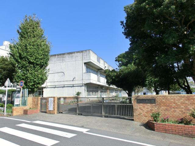 Primary school. Futatsubashi until elementary school 400m