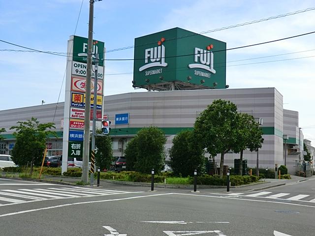 Supermarket. Fuji until the Hasidic shop 1037m