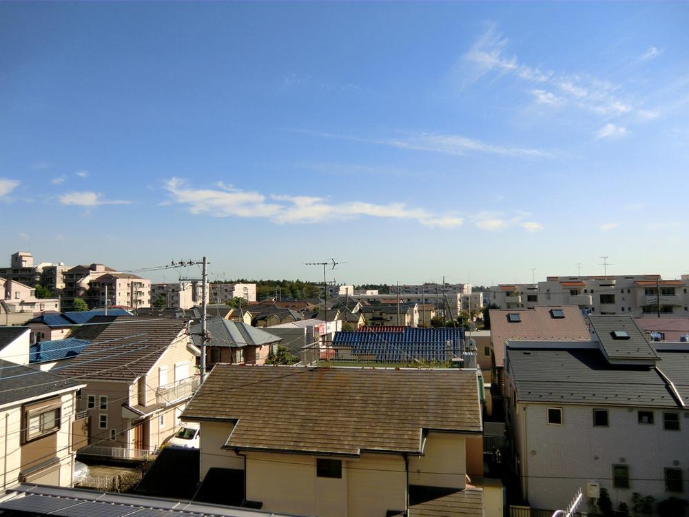 View photos from the dwelling unit. View from the site (November 2013) Shooting