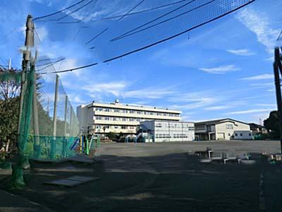 Primary school. 271m to Yokohama Municipal Mitsuzakai Elementary School