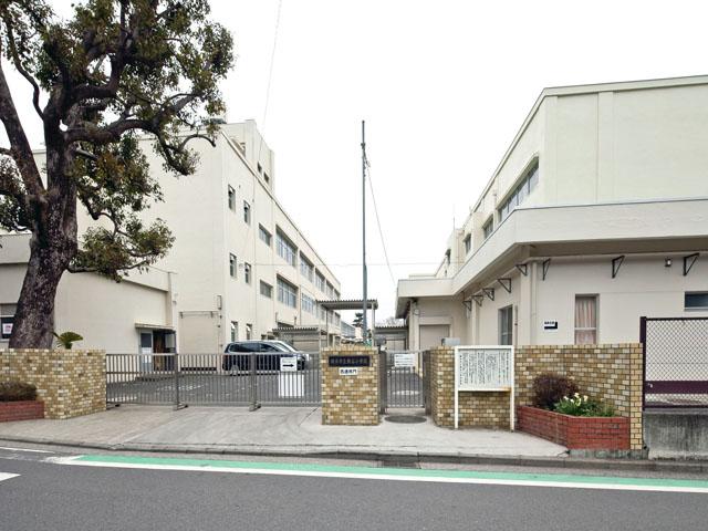 Primary school. 940m to Yokohama Municipal Seya Elementary School