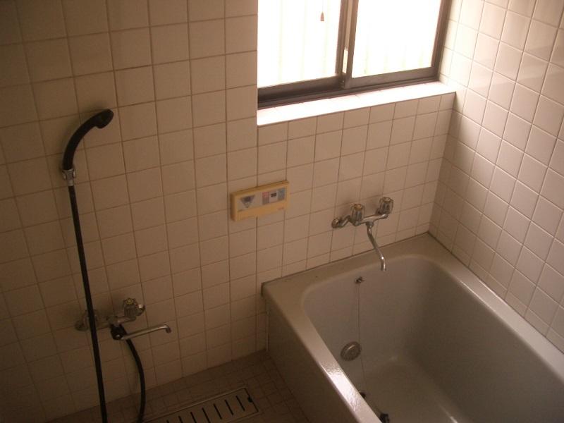 Bathroom. Room (August 2013) Shooting