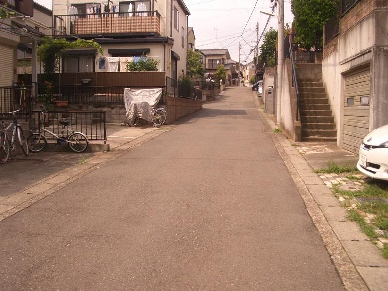 Local photos, including front road. 4 ・ 5m width