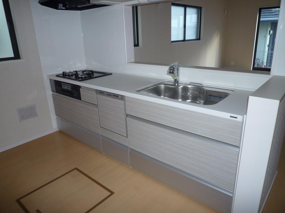 Kitchen. Dishwasher and face-to-face with kitchen lift down Wall