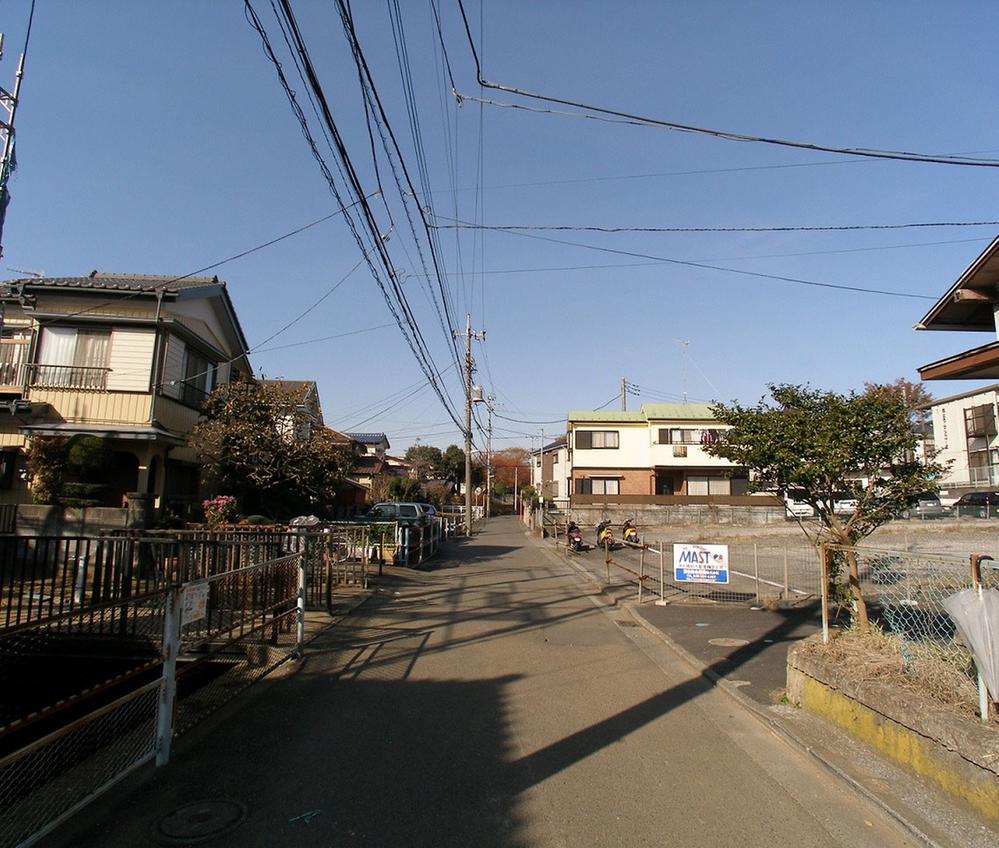 Local photos, including front road. Local (11 May 2013) Shooting