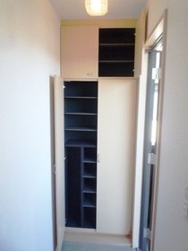Entrance. Tall size of shoe box