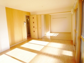 Living and room. Living 12 Pledge, Air-conditioned