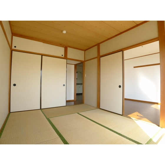 Other room space. It is perfect for the Japanese-style room 6 quires also in the drawing-room.