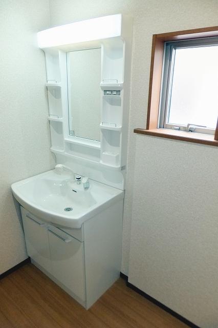 Wash basin, toilet. Shower faucet to wash basin. 5 Building room (December 10, 2013) Shooting