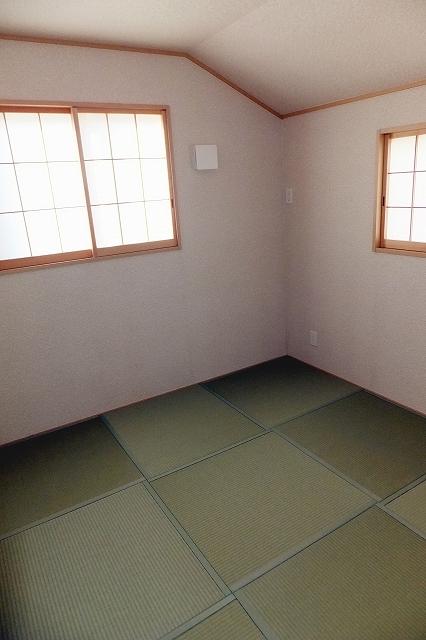 Non-living room. There is also a Japanese-style room and settle on the second floor. 5 Building room (December 10, 2013) Shooting