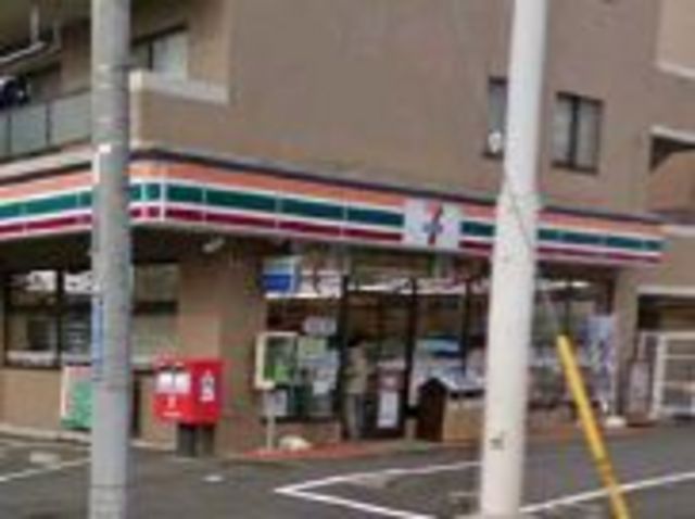 Convenience store. 320m to Seven-Eleven (convenience store)