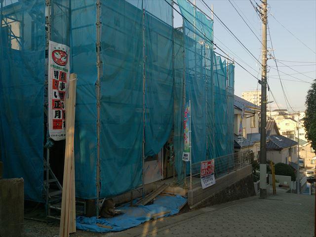 Local photos, including front road. It is steadily work in progress. Because there is model house near, Please come by all means to visit!
