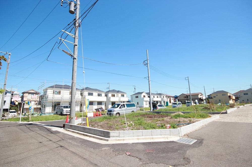 Local photos, including front road. Local (10 May 2013) Shooting