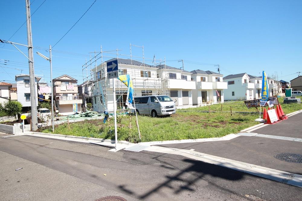 Local photos, including front road. Local (10 May 2013) Shooting